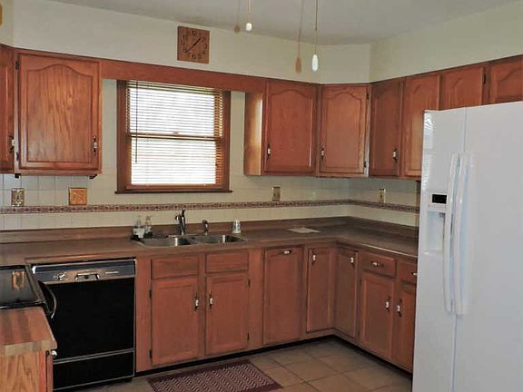 5th image of 2940 Sorbus Dr