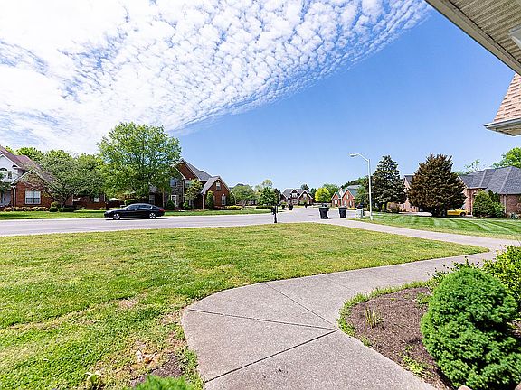 4th image of 2248 Westwood Dr