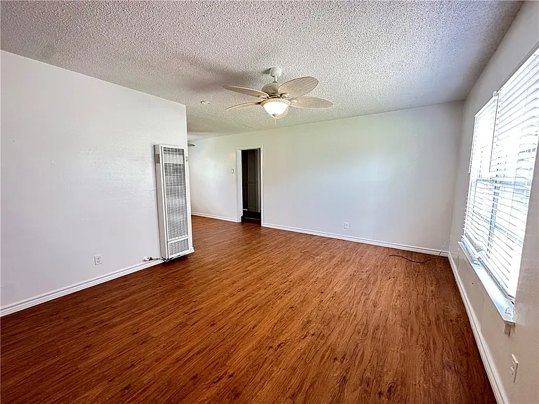 1213 W Terrace Blvd — Photo 2