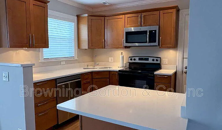 328 E Thompson Ln — Photo 11