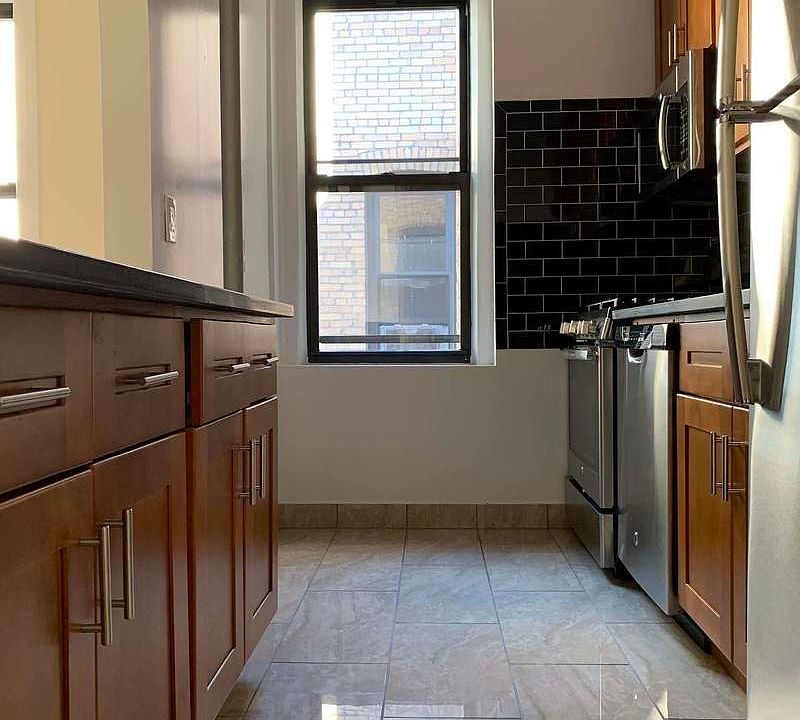 2nd image of 141 W 16th St APT 6E