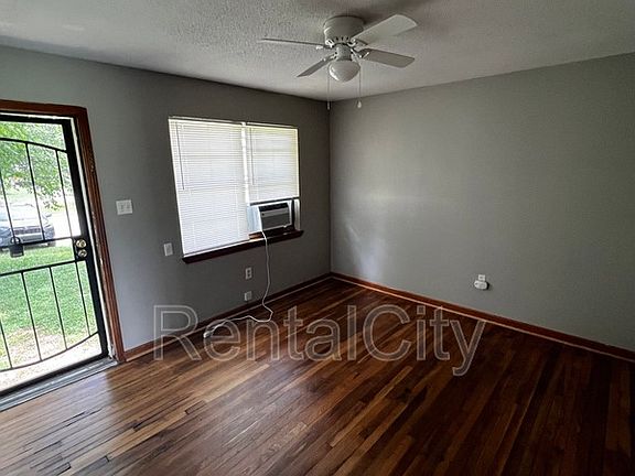 2nd image of 5 Navy Cir