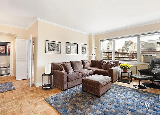 Sold by Warburg | media 10