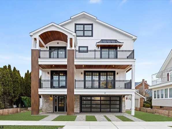 2 N Pembroke Ave, Margate, NJ 08402