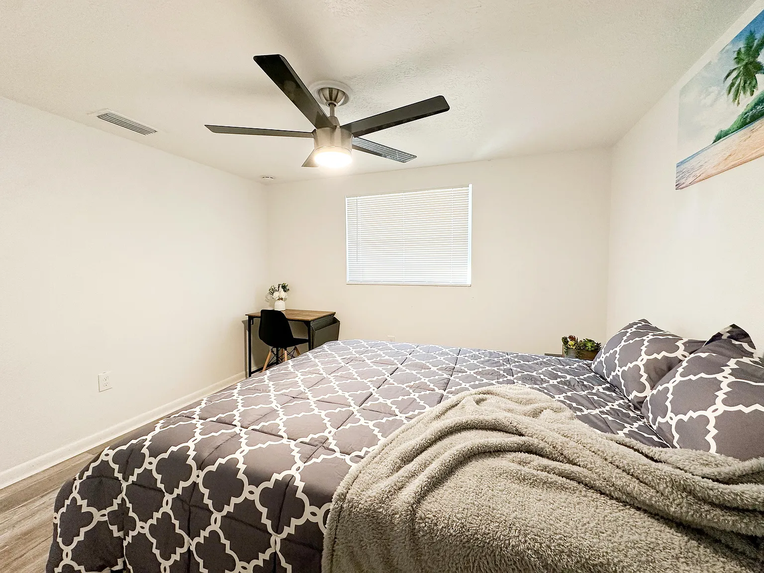 3 bed, 1.0 bath, 700 sqft, $849 — Photo 2