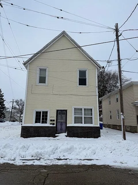 4626 8th AVENUE photo 1