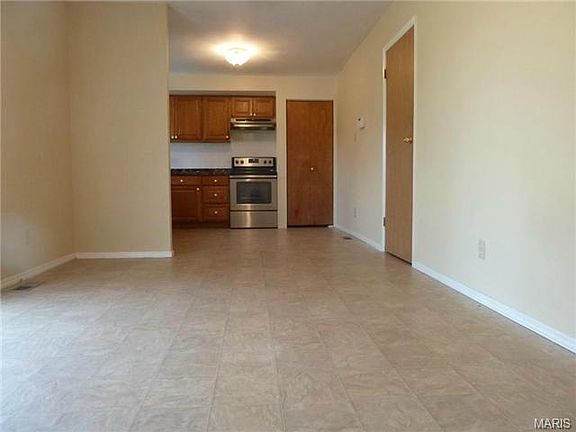 4th image of 2920 Oriental Dr