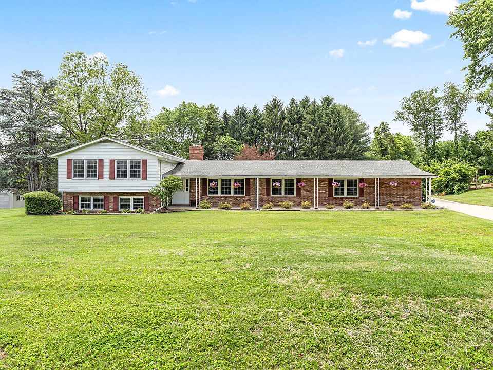 1st image of 3318 Lowell Ln