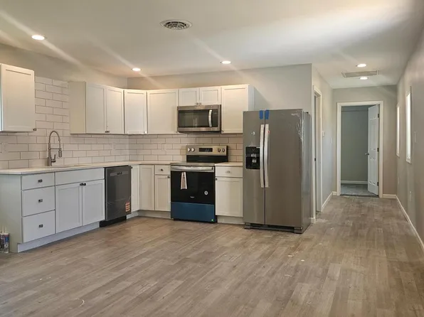 19 Miramar Dr, Pennsville, NJ 08070