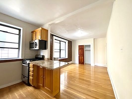 2nd image of 21-24 Crescent St #C2