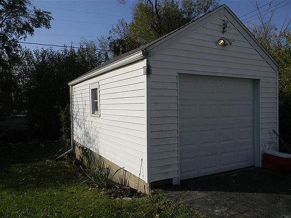 3rd image of 226 Mann Ave