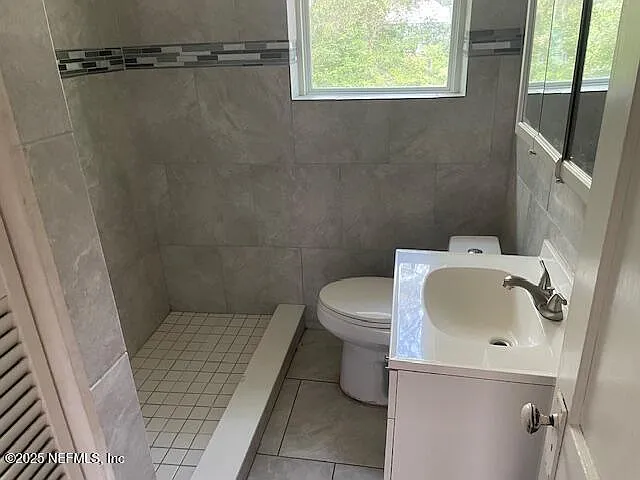 319 W 49th St — Photo 5