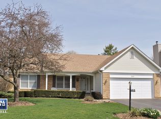 330 Wooded Knoll Dr, Cary, IL 60013