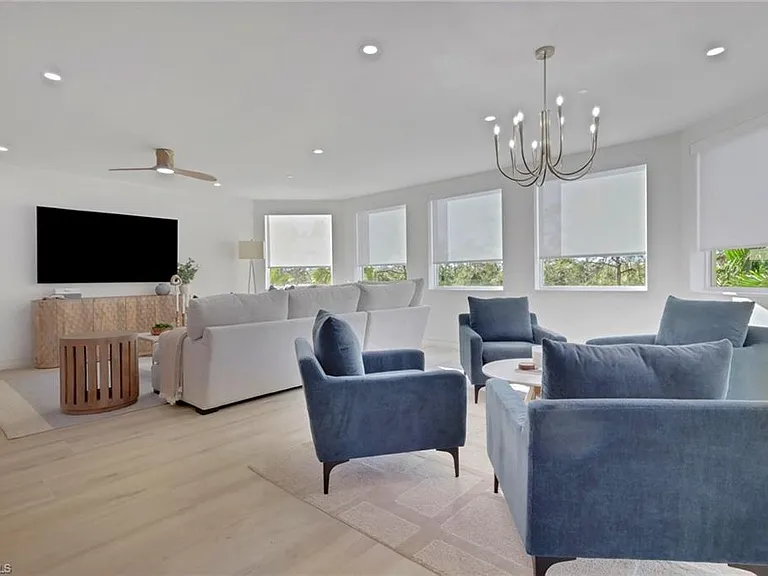 2728 Tiburon Blvd E #302 — Photo 11