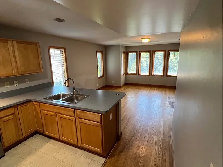 2910 N Newhall St #A — Photo 3