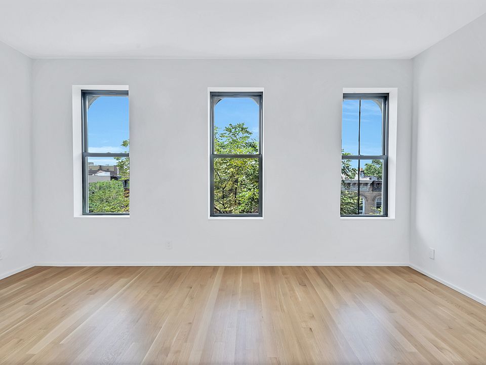 1st image of 562 Morgan Ave APT 2