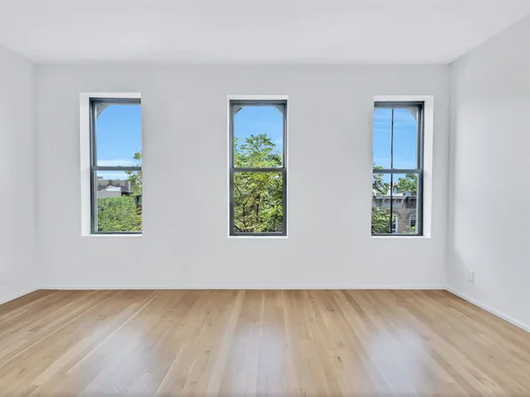 562 Morgan Avenue image 1 of 8