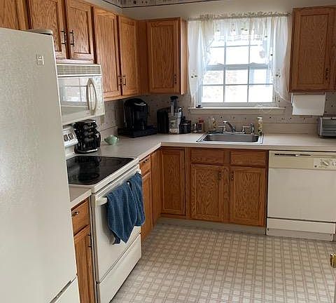5th image of 701 Bach Ct