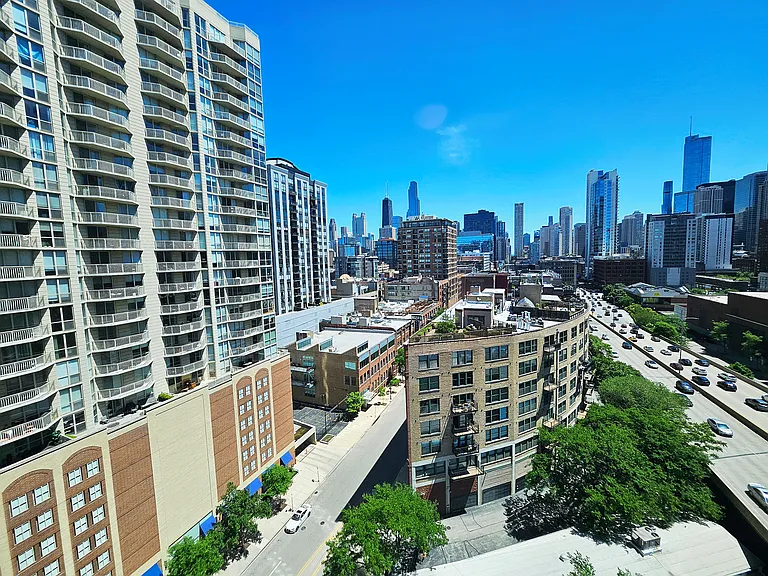 600 N Kingsbury St #1404 — Photo 14