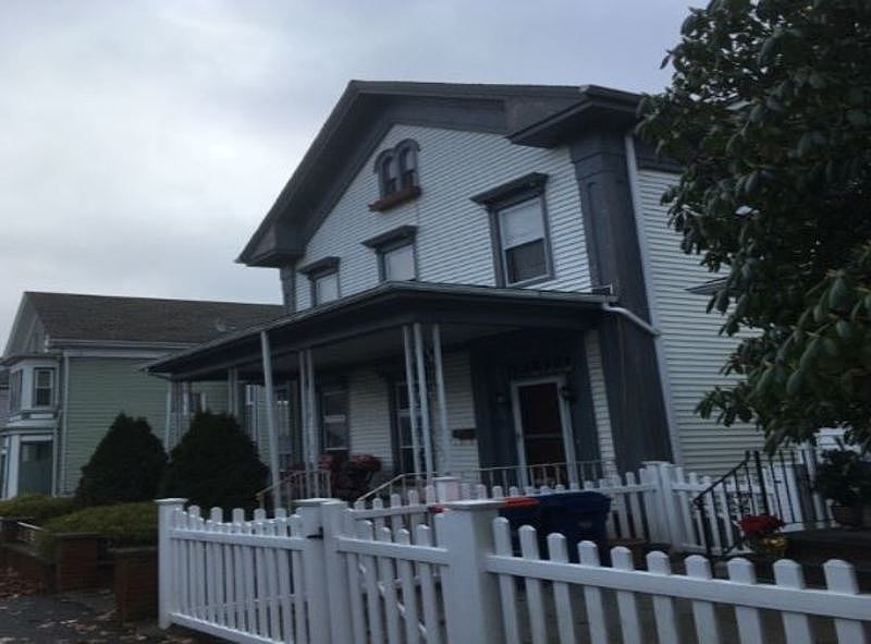 2nd image of 92 Bedford St