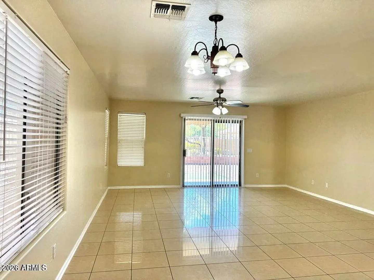 Excellent price on this 4 bedroom in a great Goodyear location! — Photo 4