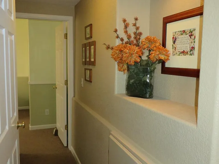 1533 Laurenwood Way — Photo 7
