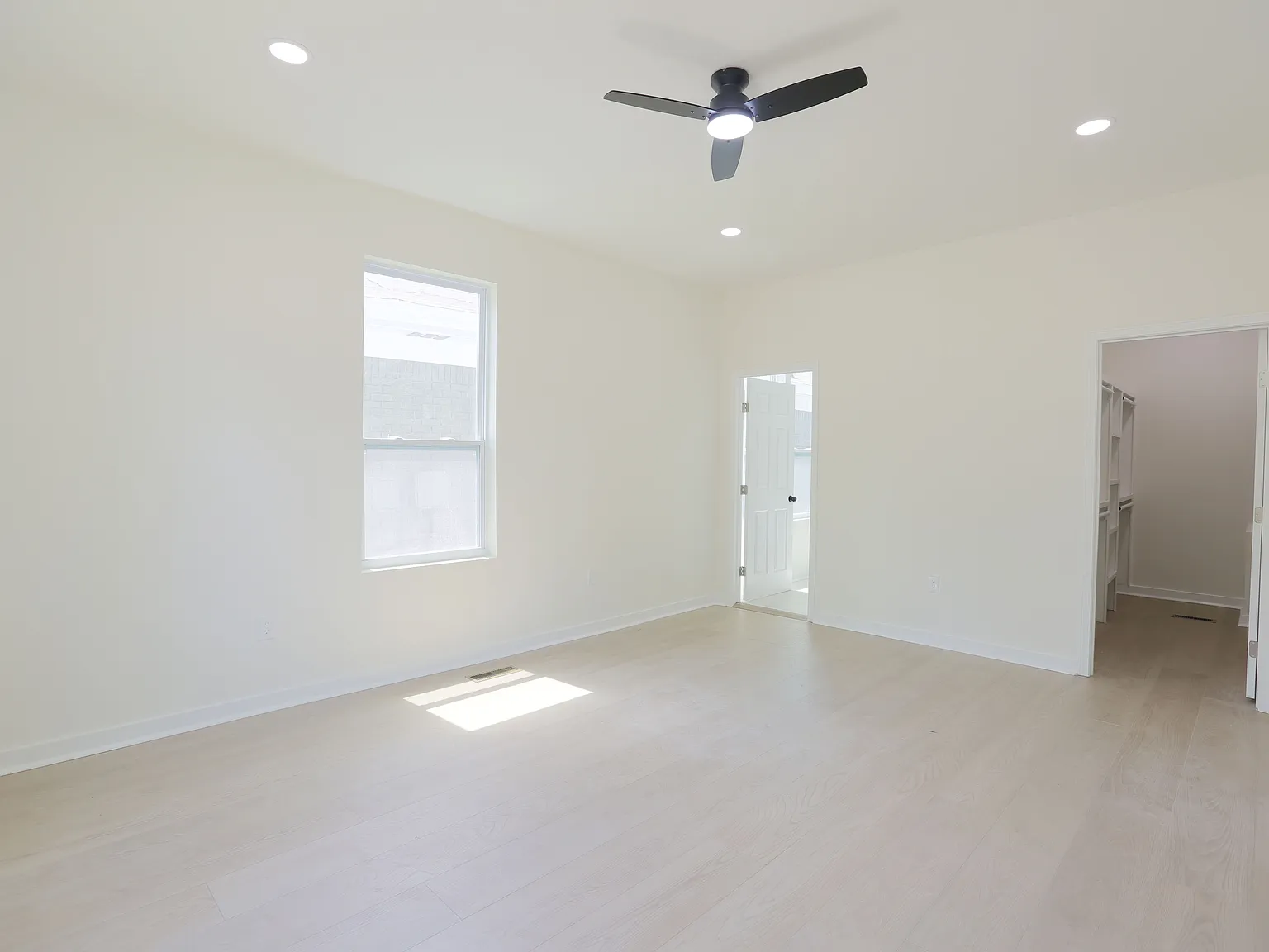 3 bed, 1550 sqft, $2,095 — Photo 4