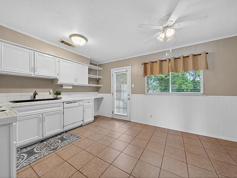 1511 Milam Dr — Photo 27