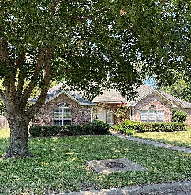 1st image of 108 Middlefield Dr