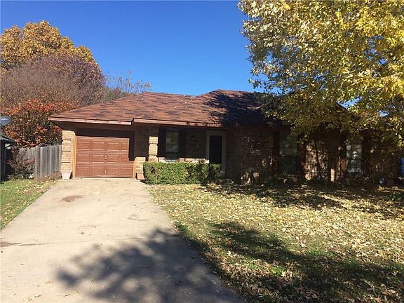 3rd image of 120 Prairie Creek Cir