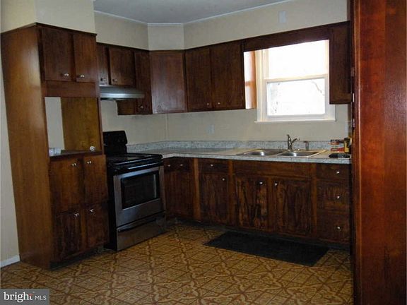 2nd image of 5 Edgehill Ave