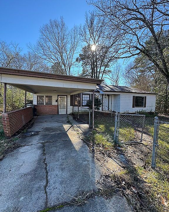 1st image of 913 W Calhoun