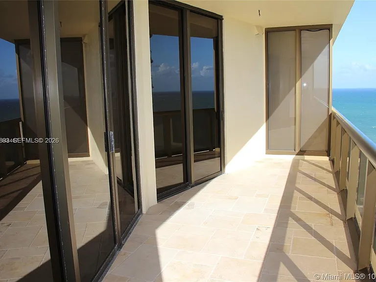16275 Collins Ave — Photo 20