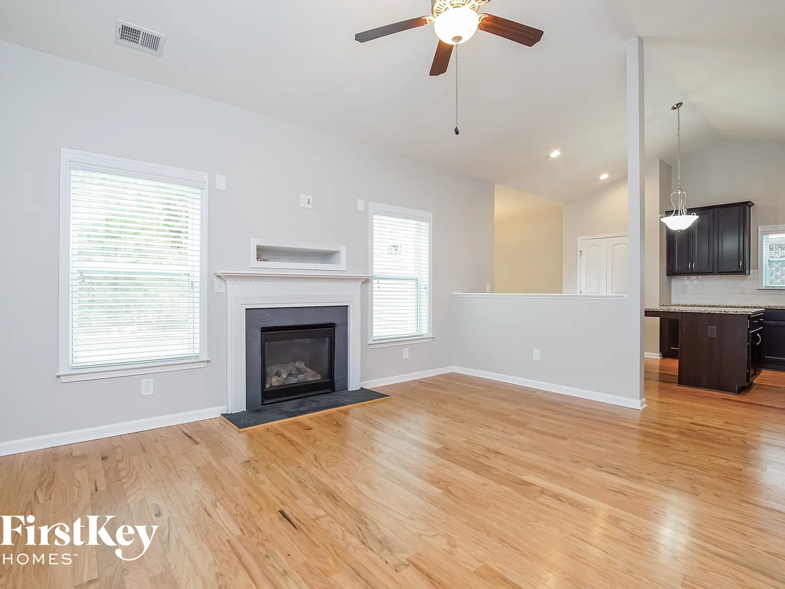 3 bed, 2.0 bath, 1673 sqft, $2,310 — Photo 4