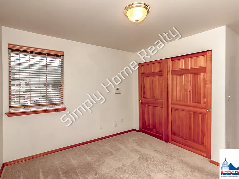 4100 Campus Green Dr NE — Photo 24