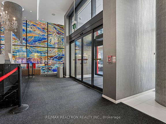 4th image of 185 Roehampton Ave #1212