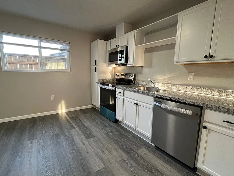 919 E Pine St #B — Photo 3