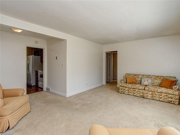 4th image of 2320 Fernwood Dr
