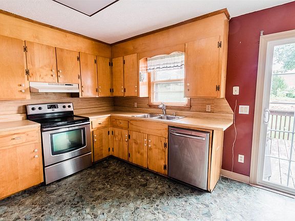 3rd image of 5443 Lovell Dr