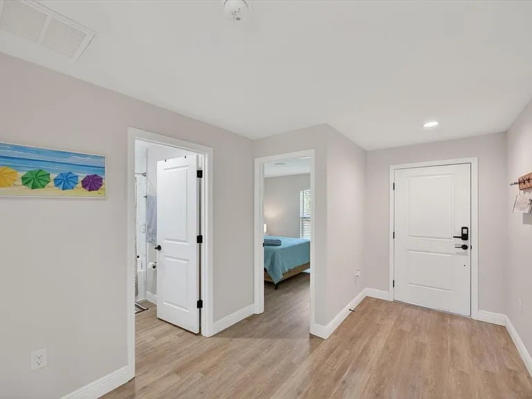 12114 Clarendon Ave — Photo 28