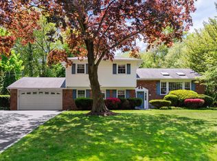 19 Skyline Dr, Huntington, NY