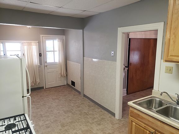 4th image of 2801 Canby St #1