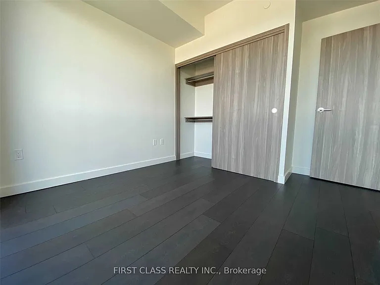 85 McMahon Dr #1811 — Photo 12