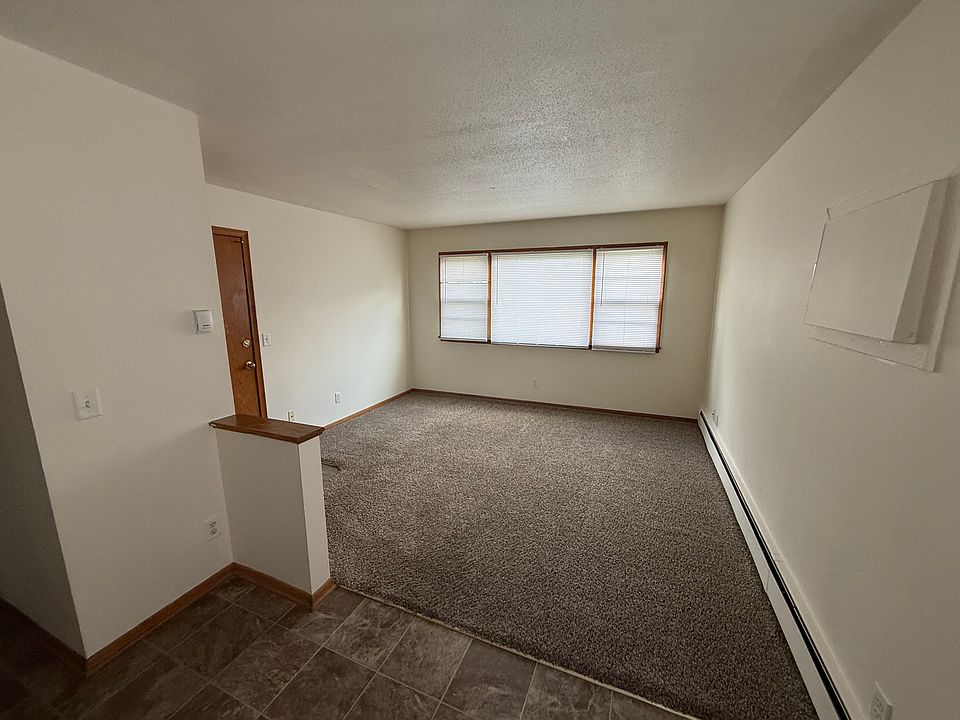 1st image of 950 Lynde Dr NE APT 101