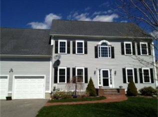 3 Paddock Dr, Plainville, MA 02762