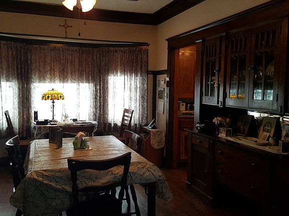 3rd image of 404 D St