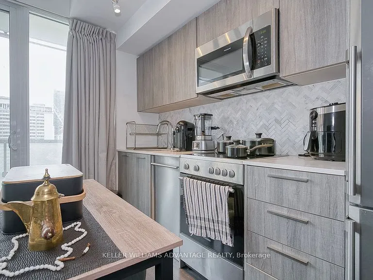 28 Wellesley St E #603 — Photo 18
