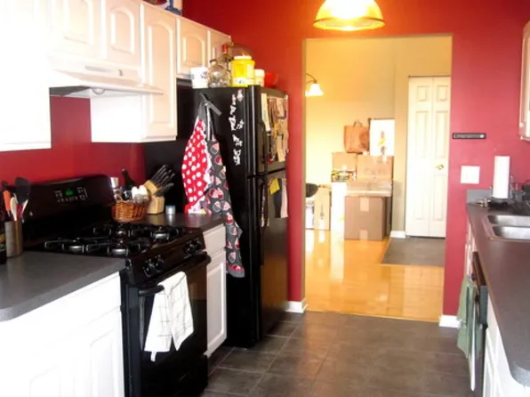 881 N Swift Rd Unit 305, Addison, IL 60101