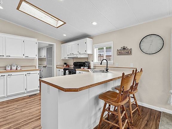 5th image of 1095 S 59th St