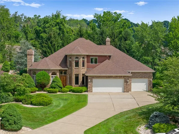 4 Hawthorne Ln, Irwin, PA 15642